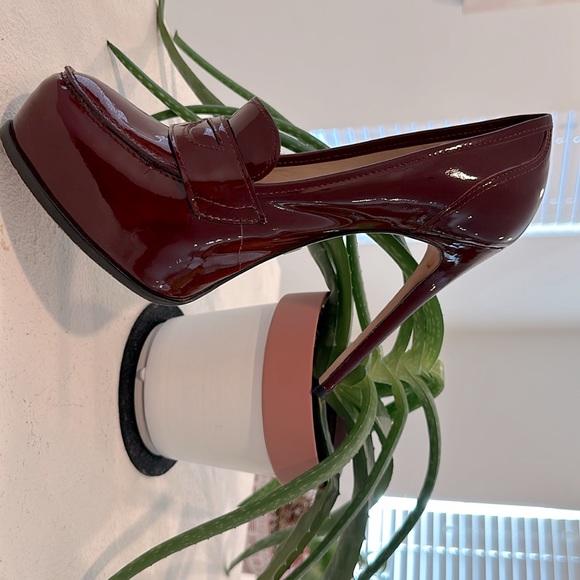 Gorgeous Pour La Victoire Patent Leather Burgundy Platform Heels❣️ - Picture 11 of 16